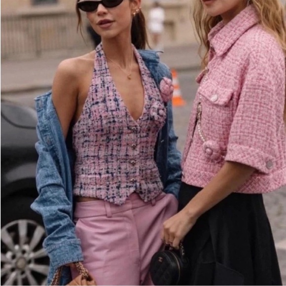 Chanel Pink Tweed Halter Vest Crop Top with Silk Lining & Deco Buttons / FR 38 - Picture 15 of 16